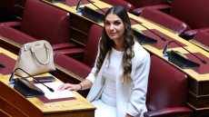Ορκίστηκε βουλευτής του ΣΥΡΙΖΑ και ανεξαρτητοποιήθηκε αμέσως η Μυρτώ Κοροβέση
