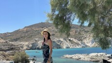 «Κάθε φορά που επιστρέφω, την ανακαλύπτω ξανά από την αρχή»: Η Μήλος της Cilia Katrali
