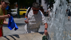 Καύσωνας: Ο Ιατρικός Σύλλογος Αθηνών προειδοποιεί για τους κινδύνους και καλεί σε αυξημένη προσοχή