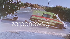«Ήταν 500 μέτρα από το νοσοκομείο»: Ο διοικητής του νοσοκομείου Χανίων περιγράφει πώς έγινε το τροχαίο με το ασθενοφόρο που συγκρούστηκε με ΙΧ