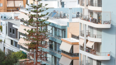 Τέλος τα Airbnb στις πολυκατοικίες αν ο κανονισμός προβλέπει αποκλειστικά χρήση κατοικίας
