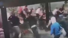 Άγρια επίθεση κουκουλοφόρων σε Ισπανούς στρατιωτικούς που παρακολουθούσαν τον τελικό του Μουντιάλ στη Ναβάρα, δείτε βίντεο 


