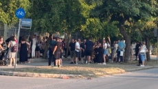 Τεράστιες ουρές για διαβατήριο στη Λάρισα: Από τα ξημερώματα περιμένουν έξω από το ΑΤ όσοι δεν έχουν εκδόσει νέα ταυτότητα