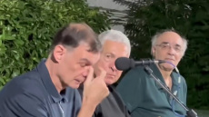 Βίντεο: Ο Γιώργος Μπαρτζώκας δάκρυσε μιλώντας για τον πατέρα του στη Δραπετσώνα, «ήταν μία από τις κορυφαίες αποδράσεις φυλακών παγκοσμίως»