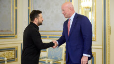 Ο Ζελένσκι συζήτησε στο Κίεβο θέματα αντιαεροπορικής άμυνας με τον πρέσβη των ΗΠΑ στο ΝΑΤΟ