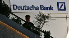 Τρεις «επιδρομές» στην Deutsche Bank μέσα σε επτά μήνες: Το σκάνδαλο Cum-Cum, η υπεξαίρεση χρήματος και o Αμπράμοβιτς