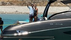 Οι διακοπές του Λούις Φόνσι στην Ελλάδα: Η φωτογραφία πάνω σε σκάφος στη Ρήνεια και το σπάσιμο πιάτων στη Μύκονο
