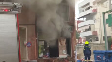 Φωτιά τώρα σε υπόγειο φαρμακείου στον Εύοσμο, κινητοποίηση της Πυροσβεστικής, δείτε βίντεο