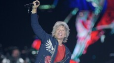 Ο Τζον Μπον Τζόβι ολοκλήρωσε πρόωρα συναυλία του λόγω προβλήματος υγείας