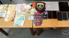 Έφοδος του Λιμενικού σε καταμαράν στη Λευκάδα: Βρήκαν κοκαΐνη, χάπια ecstasy, μετρητά και προχώρησαν σε 8 συλλήψεις