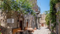 
Χίος: 20 οργανωμένες εξορμήσεις σε χωριά, μνημεία και παραλίες