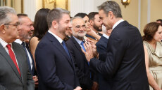 Τα παραλειπόμενα από το Προεδρικό: Οι διάλογοι των αρχηγών, οι «εκλογές τον Μάιο» και τα χαμόγελα Μητσοτάκη-Ανδρουλάκη, δείτε βίντεο και φωτογραφίες
