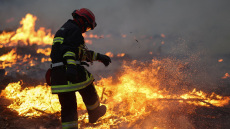 Δραματική η κατάσταση στην Ισπανία, ανεξέλεγκτα πύρινα μέτωπα απειλούν τη Μαδρίτη - Σπάνιο φαινόμενο στη Γαλλία με «καταιγίδα φωτιάς»
