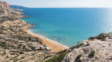 Η Κόκκινη Άμμος στα Μάταλα φιγουράρει ανάμεσα στις 25 κορυφαίες παραλίες γυμνιστών στον κόσμο