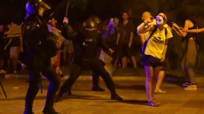 Χάος σε διαδήλωση κατά του υπερτουρισμού στη Μαγιόρκα: Οκτώ τραυματίες, πλαστικές σφαίρες και χιλιάδες διαδηλωτές, δείτε βίντεο