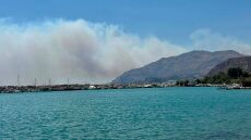 Ρέθυμνο: Σε εξέλιξη η εκκένωση της Αγίας Γαλήνης - Περίπου 2.000 τουρίστες βρίσκονται στην περιοχή