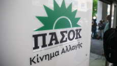 ΠΑΣΟΚ: Ο εγκλωβισμός στην τρίτη θέση, η μάχη με την ΕΛΑΣ και η διεύρυνση σε δόσεις