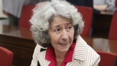 «Ο πατέρας μου δεν έγραψε ποίηση για να έχω εγώ προίκα»: Η νέα αιχμή της Έρης Ρίτσου για τον Γιώργο Χατζιδάκι