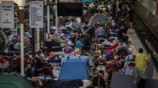 Ρωσική επίθεση στο Κίεβο: Τουλάχιστον ένας νεκρός από βαλλιστικά πλήγματα, στα καταφύγια οι Ουκρανοί