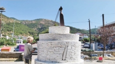 Ένα νέο σύμβολο για τον Ποντιακό Ελληνισμό υψώνεται στη Λευκόπετρα Ξάνθης, δείτε εικόνες