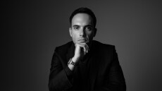 Νο1 σε βιβλιοπωλεία και Bookvoice ο «Καθρέφτης» του Χάρη Πολίτη