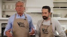 «Οι Αμερικανοί έχουν ξεχάσει να μαγειρεύουν»: Ο Ρόμπερτ Κένεντι Τζούνιορ λανσάρει εκπομπή με υγιεινές συνταγές