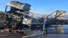 Κανονικά η κυκλοφορία και στα δύο ρεύματα της Εθνικής Οδού Αθηνών - Λαμίας μετά τη σύγκρουση δύο φορτηγών με έναν νεκρό