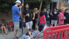 Κοιμήθηκαν έξω από το Α.Τ. Τούμπας στη Θεσσαλονίκη για να εκδώσουν διαβατήριο με την παλαιού τύπου ταυτότητα, δείτε βίντεο 