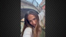 Η Τζένιφερ Λόπεζ αναβίωσε το «Like a Virgin» της Μαντόνα σε γόνδολα στη Βενετία