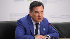 Γεωργιάδης για τα «πράσινα σπιτάκια»: Η γραμματέας Διαφάνειας του ΠΑΣΟΚ έκρινε ότι όλα έγιναν σύννομα - «Δεν είναι πόρισμα η γνωμοδότηση» απαντά η ίδια