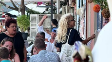 Η Ελένη Μενεγάκη απαθανατίστηκε για φαγητό στο Φισκάρδο με τον Μάκη Παντζόπουλο, δείτε βίντεο