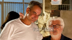 Χαλαρή έξοδος για τον Κυριάκο Μητσοτάκη και τη σύζυγό του Μαρέβα στα Χανιά, φωτογραφίες