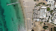 Πάνω από 1.500 έλεγχοι με drones σε 300 παραλίες κατά της αυθαίρετης κατάληψης του αιγιαλού