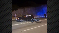 Σοβαρό τροχαίο από αναστροφή ΙΧ στην Αθηνών-Σουνίου: Συγκρούστηκε με μηχανή της ΔΙΑΣ, δύο αστυνομικοί τραυματίες, βίντεο