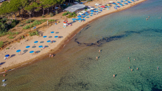 Ηλεία: Σοβαρός τραυματισμός 31χρονης μητέρας στη θάλασσα στο Βαρθολομιό, συνελήφθη ο σύζυγός της