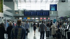 Το νέο σύστημα εισόδου της ΕΕ ταλαιπωρεί τους ταξιδιώτες: Ως και δύο ώρες αναμονή στα μεγάλα αεροδρόμια της Ευρώπης