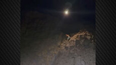 Καρέ καρέ η στιγμή που ο 33χρονος κατεβαίνει με σχοινί από τον βράχο 20 μέτρων στη Μήλο υπό την επίβλεψη drone, δείτε βίντεο