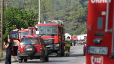 Χαλκιδική: Παραμένουν οι πυροσβεστικές δυνάμεις στην Κασσάνδρα, κλειστός ο δρόμος Σίβηρη - Φούρκα