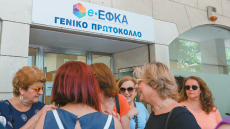 Χτυπάνε οι καμπάνες για τις συντάξεις: H Eυρώπη αυξάνει κι άλλο τα όρια, η Ελλάδα αντέχει μέχρι... νεωτέρας