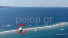 Κολλημένο στα αβαθή του Δρεπάνου παραμένει το πολυτελές γιοτ που προσάραξε στην περιοχή, δείτε εικόνες και βίντεο