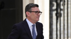 Ιδιωτικό θέμα η ασφάλεια Χάρι και Μέγκαν, λέει ο Μπέρναμ καθώς οι Σάσεξ ετοιμάζονται να επιστρέψουν στη Βρετανία