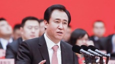 Ισόβια στον ιδρυτή της Evergrande: Η άνοδος και η κατάρρευση του άλλοτε δεύτερου πλουσιότερου ανθρώπου της Ασίας