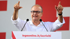 Πρόταση για υποχρεωτικά ιταλικά σε γονείς ξένων μαθητών που δυσκολεύονται στο σχολείο: Δεν μπορεί να χάνεται στο σπίτι αυτό που κερδίζεται στις τάξεις, λέει ο υπουργός Παιδείας