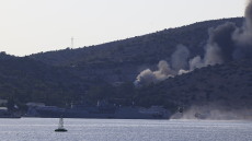 Βελτιωμένη η εικόνα στα πύρινα μέτωπα: Υπό έλεγχο στη Σαλαμίνα, χωρίς ενεργό μέτωπο στη Βοιωτία, οριοθετήθηκε στην Πέλλα
