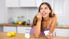 Γιαούρτι ή cottage cheese; Ποιο κερδίζει σε πρωτεΐνη και ποιο είναι πιο θρεπτικό