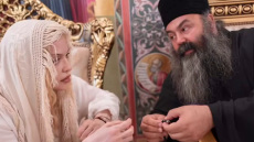 «Οι αμαρτίες μου είναι η σωτηρία μου»: Η Μαντόνα δημοσίευσε νέες φωτογραφίες από το ταξίδι της στην Ελλάδα