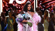 Miss USA 2026: Η νικήτρια είναι η πρώτη έγγαμη γυναίκα και μητέρα που παίρνει το στέμμα και η μοναδική άνω των 30 ετών στην ιστορία του θεσμού