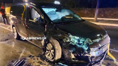 Τρομακτικό τροχαίο στα Χανιά: Οδηγός χάνει τον έλεγχο, μπαίνει στο αντίθετο ρεύμα και συγκρούεται με ταξί, δείτε βίντεο