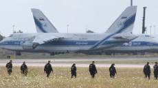 Η Ρωσία είναι υπεύθυνη για την υβριδική επίθεση στο αεροδρόμιο της Λειψίας λέει η Γερμανία, κλείνει το ρωσικό προξενείο στη Βόννη
