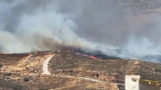 Καλύτερη η εικόνα της φωτιάς στην Κάρυστο, παραμένει δύσκολη η κατάσβεση λόγω των ανέμων, δείτε βίντεο

